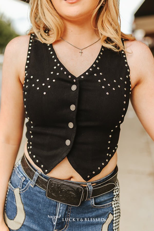 Lucky and blessed Schwarze Stretch-Wildlederweste im Vintage-Stil mit Büffelleder-Knopfleiste und Nieten